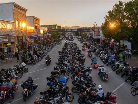 topless at sturgis|Wild and Crazy Photos From the Sturgis Motorcycle。